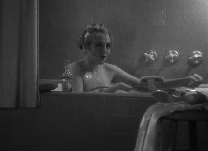 Bebe Daniels en la bañera